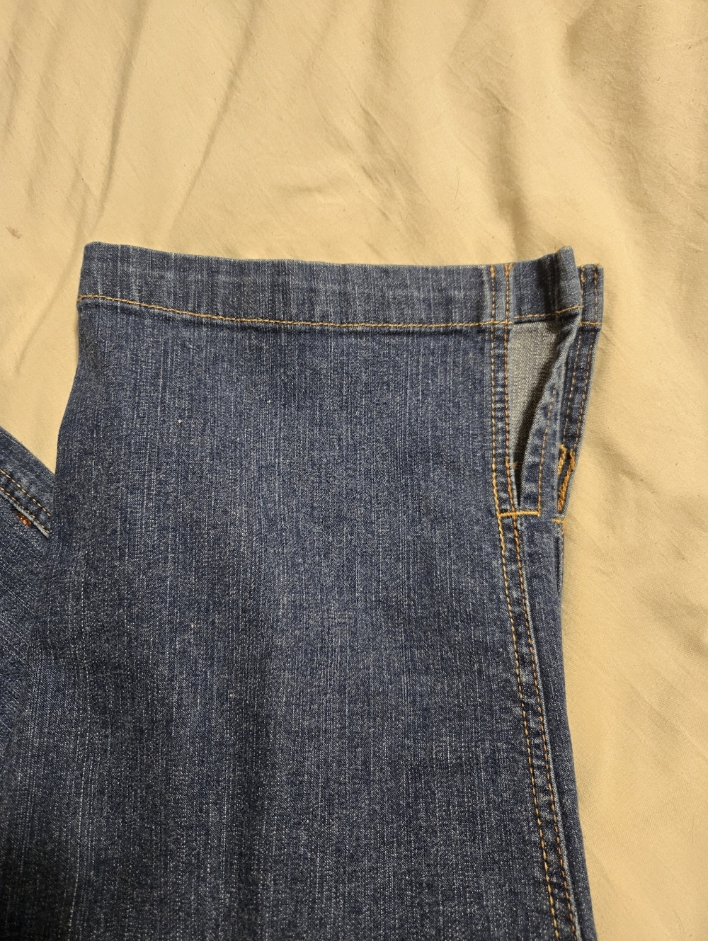 Levi’s Classic Capri Jeans Womens Size 16 Medium Wash Cropped Straight Leg Denim - Picture 3 of 4